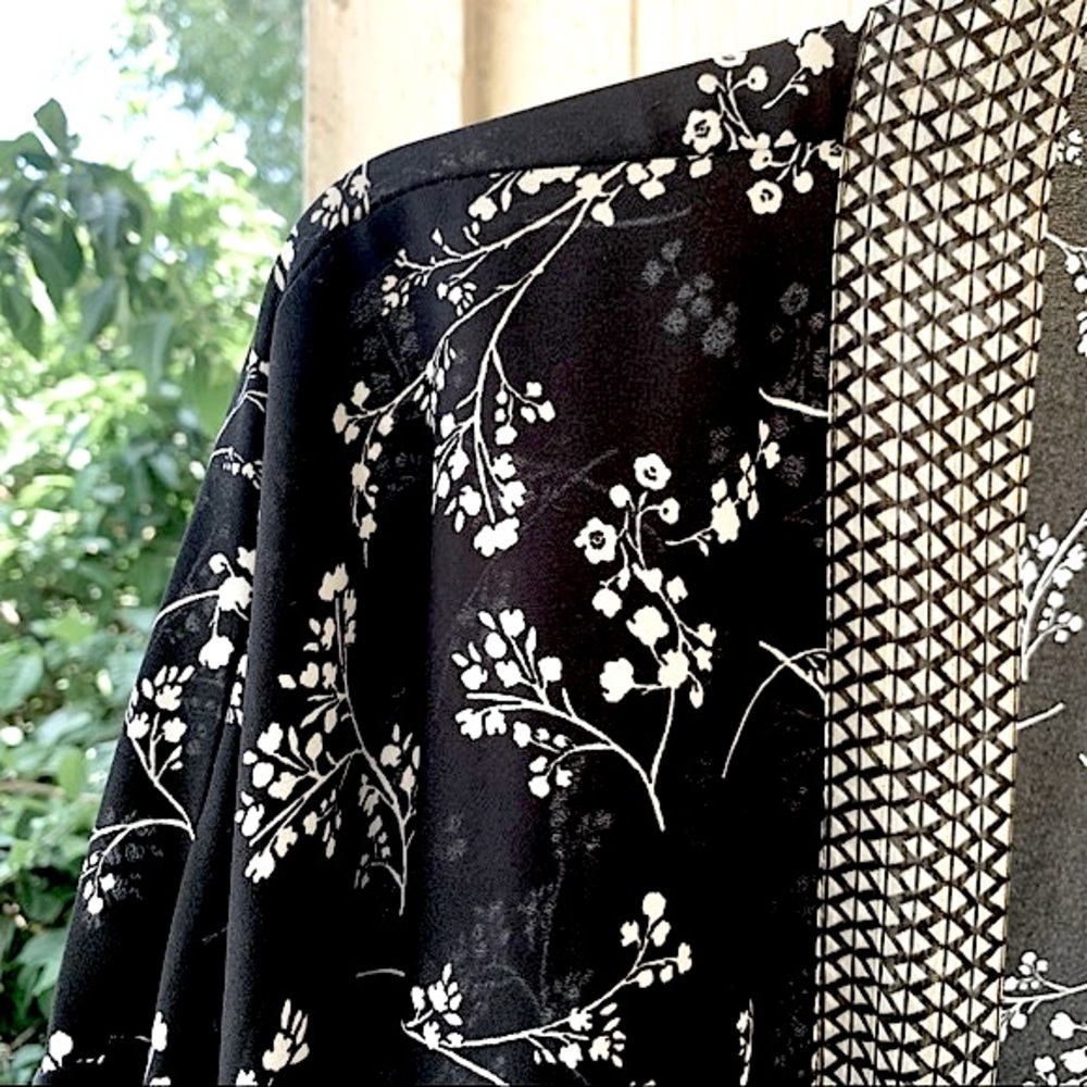 Black & White Dainty Flower Print Duster  | S-L